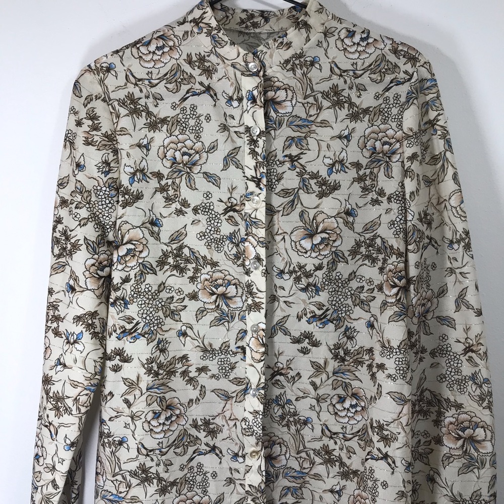 Super adorable vintage blouse, birds, gold detail